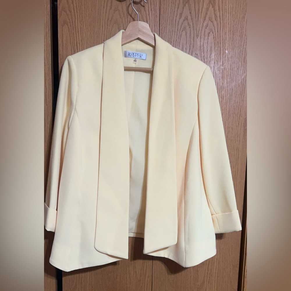 Cute yellow blazer